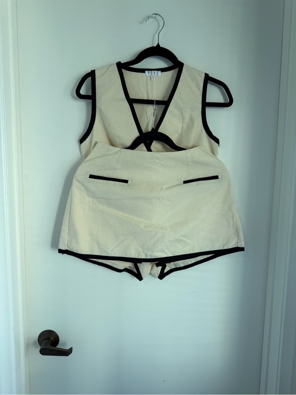 TCEC Cream Linen Vest and Skort SET  Black Piping NWOT